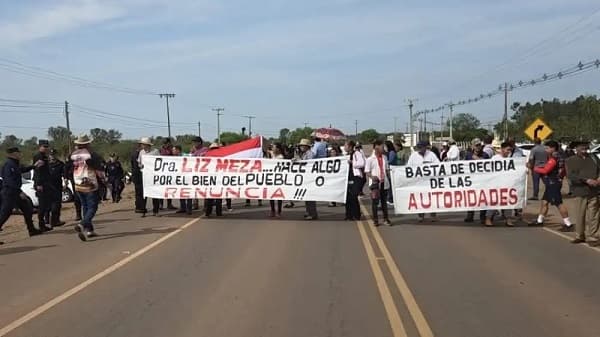 Familiares de camionero fallecido protestan por reparación de puente