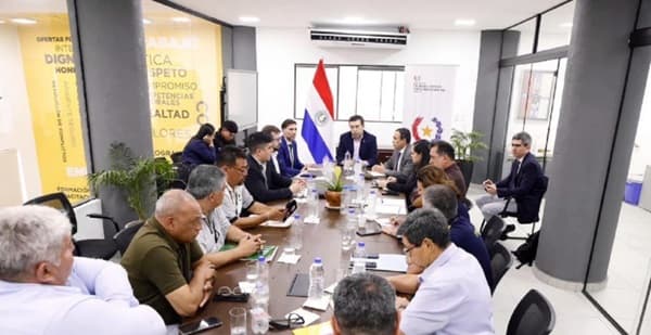 Se paraliza huelga de choferes del transporte público