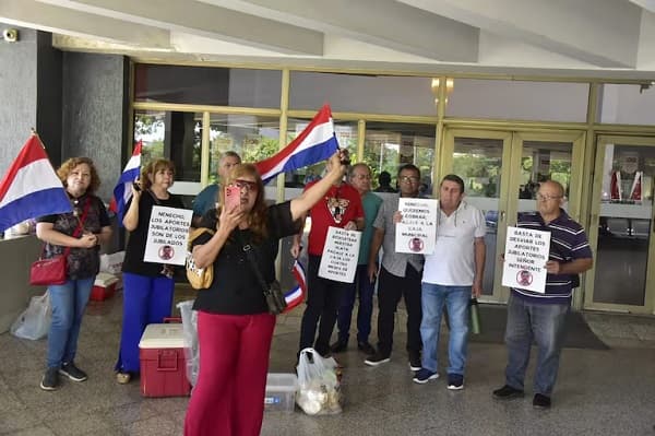 Jubilados municipales sin haberes y con 38 muertes denunciadas