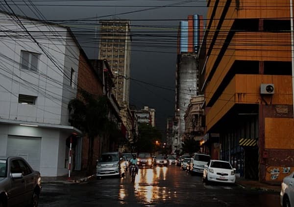 Lluvias y tormentas llegarán desde esta tarde al país