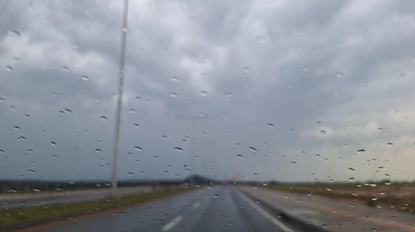 Lunes con lluvias dispersas y clima fresco a cálido