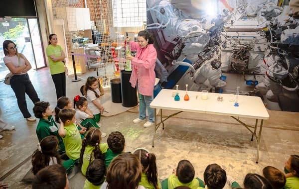 MuCi refuerza su agenda con ciencia y astronomía