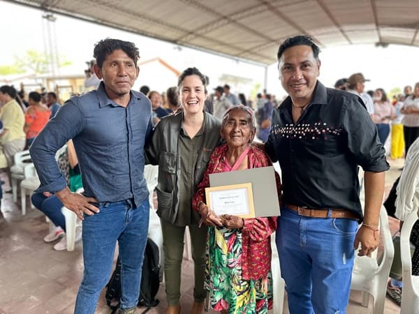 Reconocen a mujeres indígenas en Bahía Negra