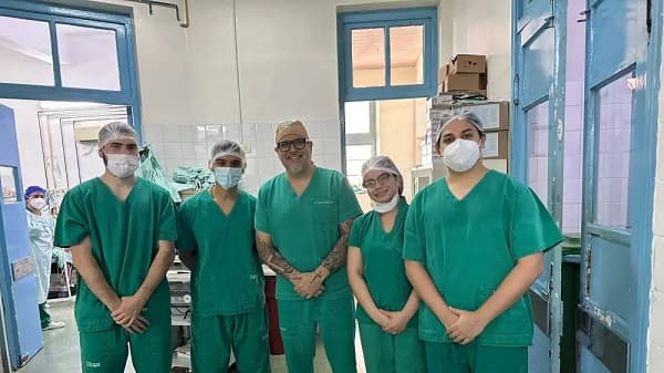 Extraen cinco dientes del pulmón de un paciente en Ineram