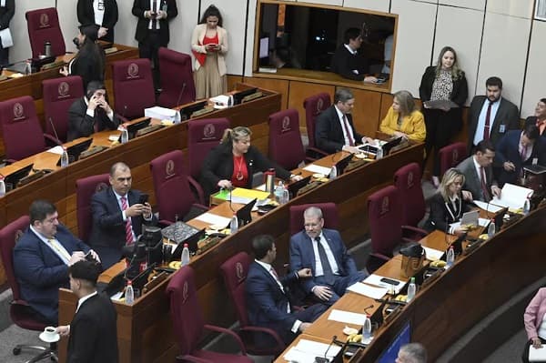 Senado aprueba defensa de periodistas tras ataques