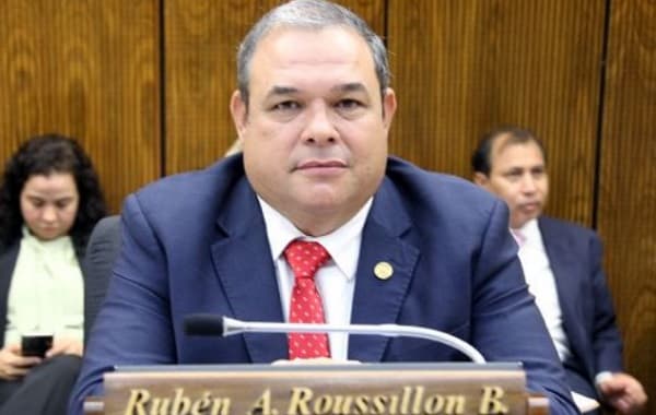 Corte confirma a juez en caso Roussillón