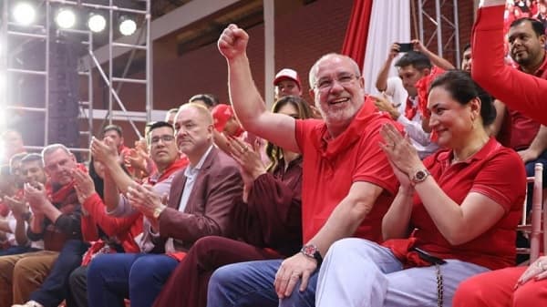 Colorados buscan unidad en CDE y apartan a Cartes