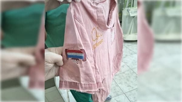 Médicos sin uniformes mientras crecen obras hospitalarias