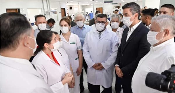 Entre reclamos y abucheos, Peña enfrenta protesta en IPS