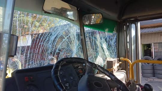 Choque de buses deja 21 heridos leves en Villa Elisa