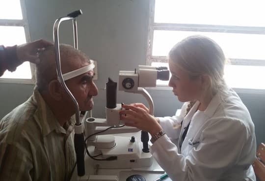 En el país, más de 32.000 adultos mayores podrían perder la vista a causa de cataratas