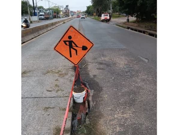 Reparan baches tras accidentes en Mariscal Estigarribia