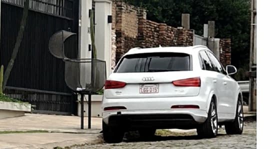 Baruja usa camioneta incautada a Cucho Cabaña para fines personales