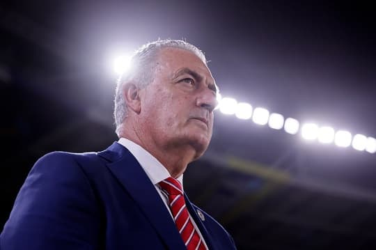 Gustavo Alfaro, entre los DT mejor pagados del mundo