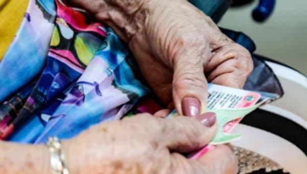 Adultos mayores siguen invisibles ante la falta de protección