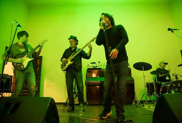 APOLKALIPSIS: el pulso del folklore con distorsión