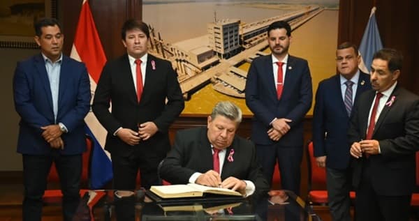 Fernando Ayala asume como consejero de Yacyretá con respaldo de Cartes