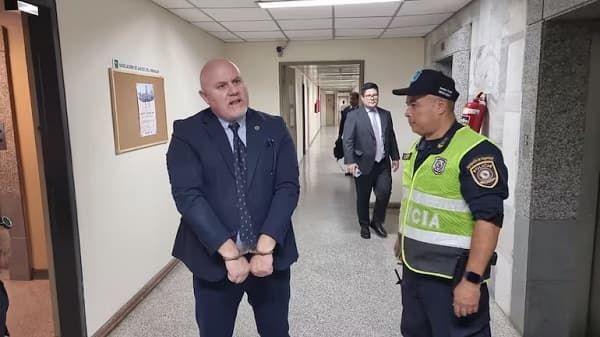 Detienen a abogado de víctimas de usura de RGD en el Palacio