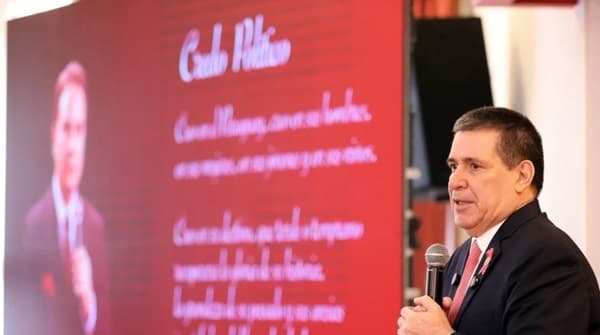 Cartes reaparece con mensaje de unidad partidaria