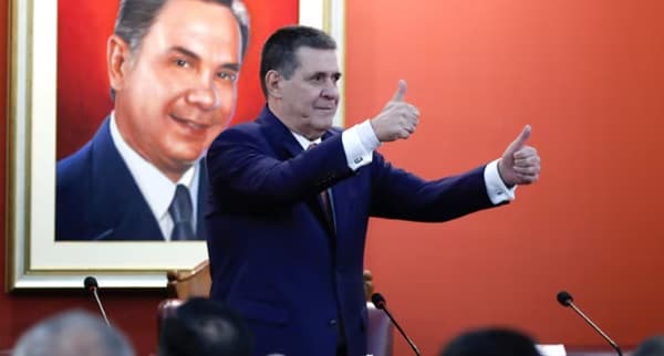 Implantan marcapasos a Horacio Cartes