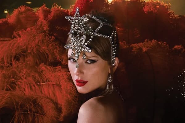 Taylor Swift deslumbra con “The Life of a Showgirl”