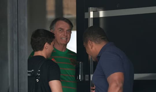Detienen a Jair Bolsonaro por orden de la Corte Suprema