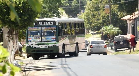 Falta de buses internos deja aislados a 68 barrios de Asunción