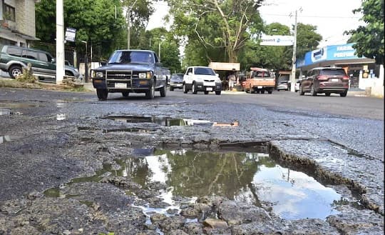 MOPC evalúa ofertas para pavimentar calles en cinco ciudades del área metropolitana, con una inversión de más de USD 32 millones