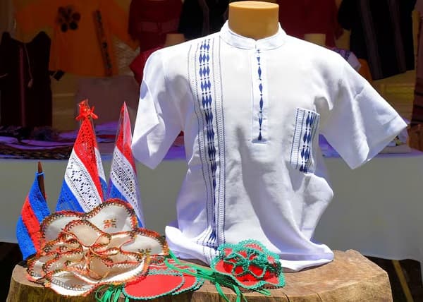 Peña vuelve a impulsar el uso oficial del ao po’i en verano