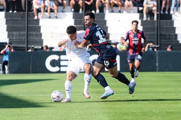 Cerro Porteño busca consagrarse ante Libertad en Asunción