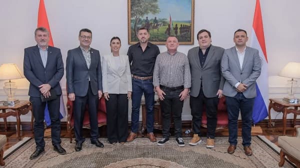 Gobierno entregará 100 nuevas ambulancias en todo el país