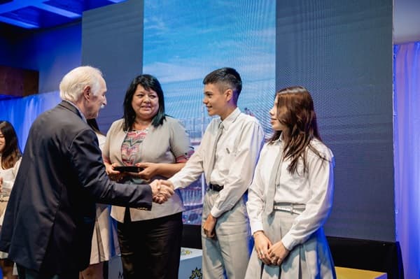 Joven Responsable al Volante premia a tres colegios