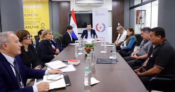 Funcionarios del Ministerio Público suspenden huelga tras acuerdo en mesa tripartita