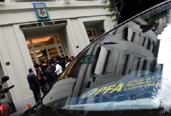 Operativos simultáneos en la AFA y en clubes argentinos por la causa Sur Finanzas, vinculada a un presunto esquema de lavado de dinero