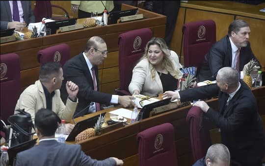 Senado posterga la ley que obliga a devolver pagarés a los deudores