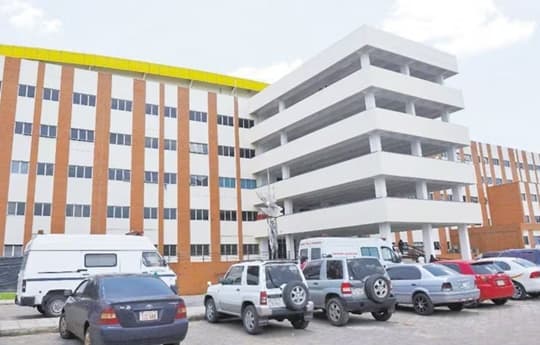 Director de Clínicas denuncia entrega de medicamento vencido a un niño en terapia intensiva