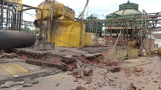 Explosión en una fábrica de Capiatá dejó tres trabajadores heridos y generó daños en viviendas cercanas