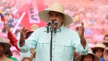 Maduro amenaza a EE.UU. y luego canta “Don’t worry”