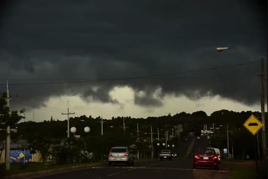 Calor intenso y lluvias aisladas continuarán en el país