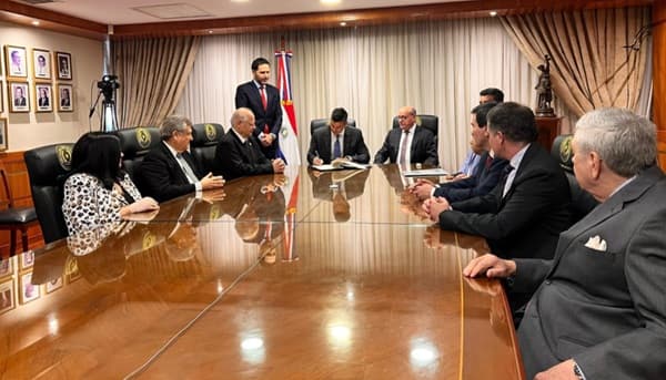 Peña promulga nueva Ley de Arbitraje en Paraguay