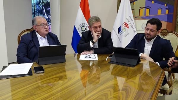 Villalba exige cancelar licitación de máquinas de votación