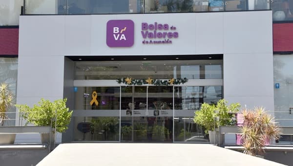 Mercado bursátil logra récord de USD 77 millones