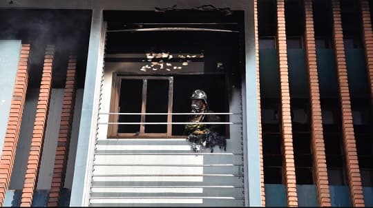 Rescates, tensión y alivio: así se vivió el incendio en el microcentro de Asunción