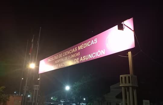 María Rufina, una bebé de ocho días, lucha por su vida mientras espera una cirugía urgente