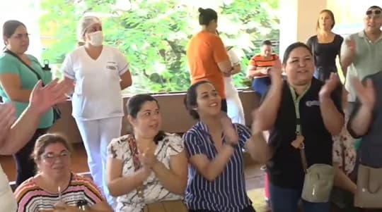 Funcionarios del Hospital Nacional de Itauguá se manifestaron por la falta de pago del aguinaldo