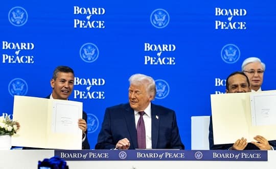 Peña firma en Davos la “Junta de Paz” impulsada por Trump