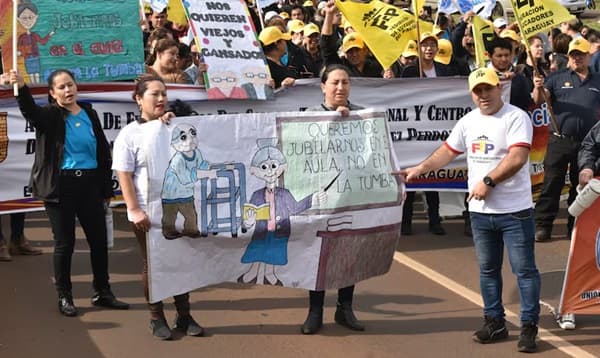 Docentes rechazan reforma de Caja Fiscal y anuncian acciones