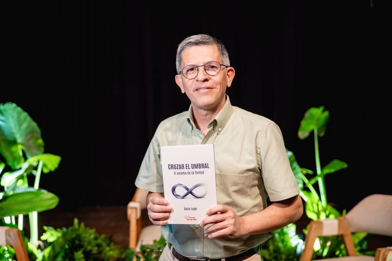 Dario Lugo presenta ensayo sobre la finitud y la vida humana