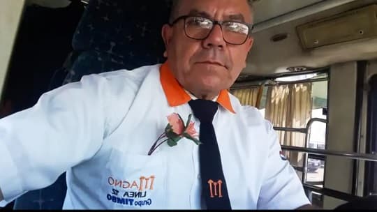 Chofer se despide antes de jubilarse con carta