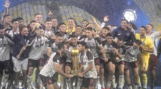 Canale y Dejesús celebran la Recopa con Lanús